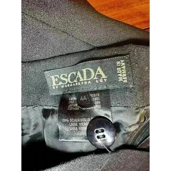 Escada Skirt Black  Crepe Pleat  Size 44 / XL  (063) - Picture 7 of 12